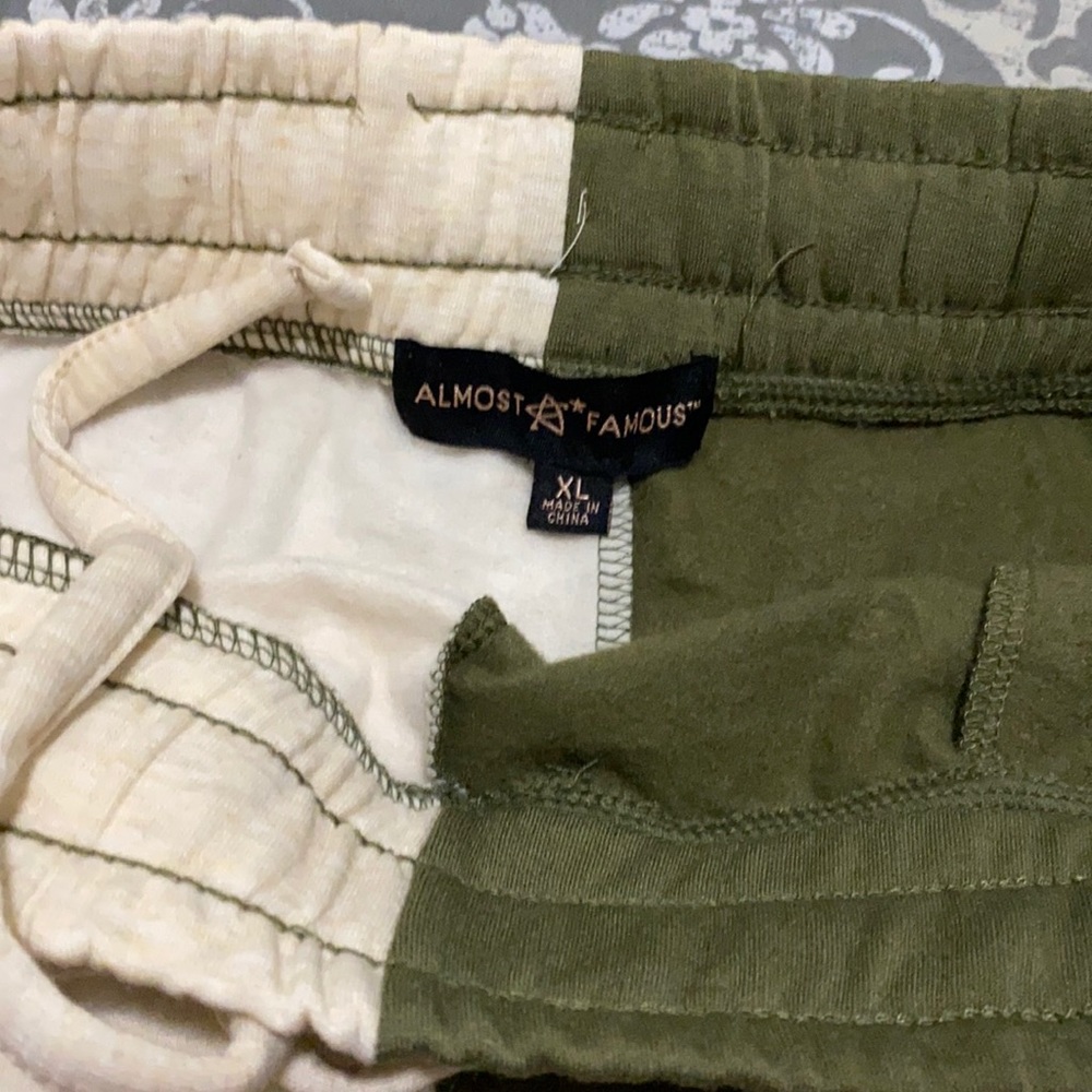 Size XL , selling them because someone stole the shirt from me ( brand new )